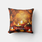名前をカスタムする白熱［赤熱］光を放つカボチャ秋季《写真》ぼけ味効果 クッション (正面)