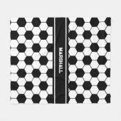 名前をカスタムする白黒サッカーボールパターン フリースブランケット (正面(横))