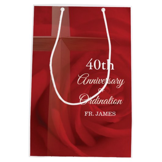 名前をカスタムする祭司記念日コーディネーションレッドローズ ミディアムペーパーバッグ (裏面)