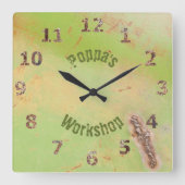 名前をカスタムする素朴ガレージワークショップグリーンパティナ スクエア壁時計 (正面)