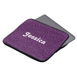 名前をカスタムする紫色の花を黒に ラップトップスリーブ