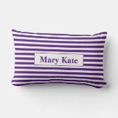 名前をカスタムする紫/白ストライプ色 ランバークッション (裏面)