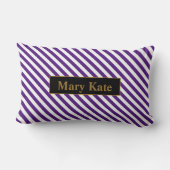名前をカスタムする紫/白ストライプ色 ランバークッション (裏面)