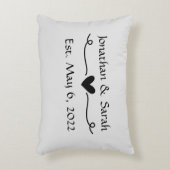 名前をカスタムする結婚またはアニバーサリーギフト アクセントクッション (正面(垂直))