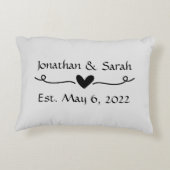 名前をカスタムする結婚またはアニバーサリーギフト アクセントクッション (裏面)