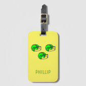 名前をカスタムする緑のサッカーヘルメット黄色 ラゲッジタグ (正面縦)