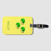 名前をカスタムする緑のサッカーヘルメット黄色 ラゲッジタグ (正面横)