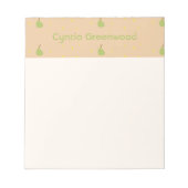 名前をカスタムする緑色のナシ模様ブラウン ノートパッド (正面)