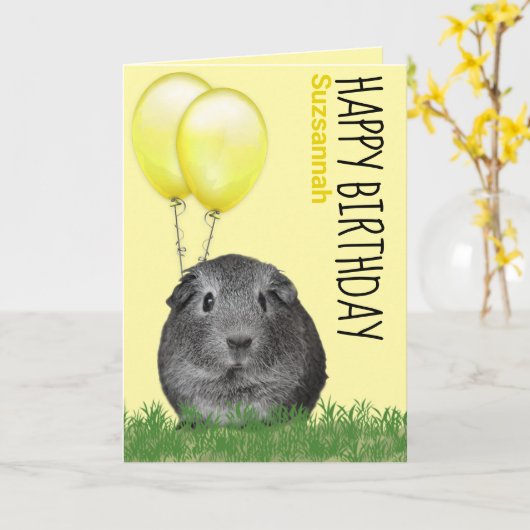 名前をカスタムする誕生日ギニアピグイエローバルーン カード (黄色い花)