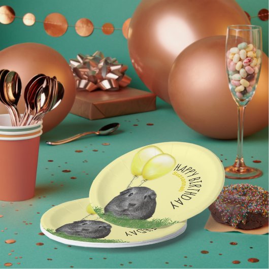 名前をカスタムする誕生日ギニアピグイエローバルーン ペーパープレート (複数)