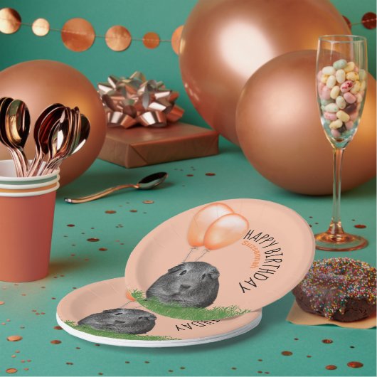 名前をカスタムする誕生日ギニアピグオレンジバルーン ペーパープレート (複数)