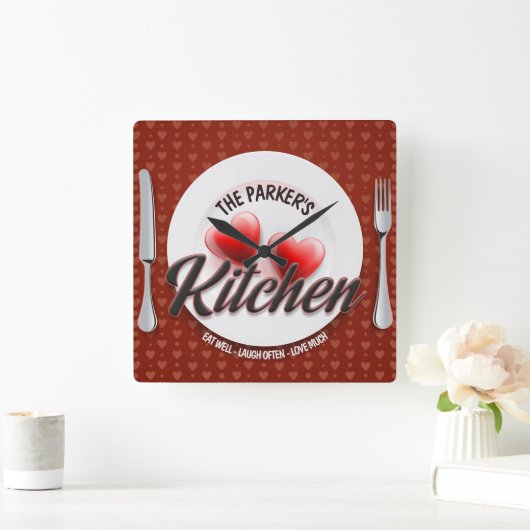 名前をカスタムする赤いハートファミリーダイナーキッチン スクエア壁時計 (ホーム)