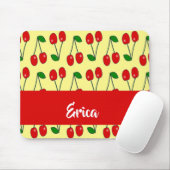 名前をカスタムする赤さくらんぼオン黄色 マウスパッド (マウス)