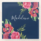 名前をカスタムする赤とピンクの花ダークネイビーブルー ガラスコースター (正面)