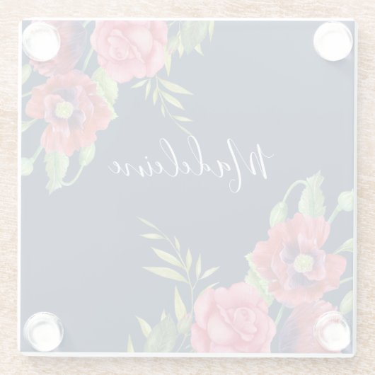 名前をカスタムする赤とピンクの花ダークネイビーブルー ガラスコースター (裏面)