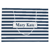 名前をカスタムする青/白ストライプ色 ラージペーパーバッグ (裏面)