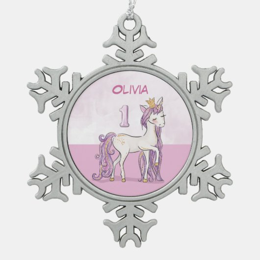 名前をカスタムする1歳の誕生日ピンクの馬と王冠 スノーフレークピューターオーナメント (正面)