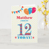 名前をカスタムする12誕生日バウンティングバルーンカード カード (黄色い花)