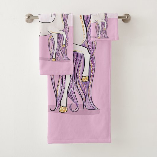 名前をカスタムする4th誕生日ピンクの馬と王冠 バスタオルセット (インサイチュ)