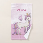 名前をカスタムする4th誕生日ピンクの馬と王冠 バスタオルセット (ハンドタオル)