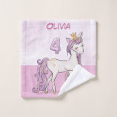 名前をカスタムする4th誕生日ピンクの馬と王冠 バスタオルセット (ウォッシュタオル)