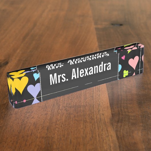 名前をカスタムする+おもしろい、ラビング、カラフルハートパターン デスクネームプレート (側面)