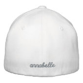 名前をカスタムする | シルバーグレイモダン手書き 刺繍入りキャップ (裏面)