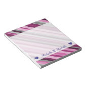 名前をカスタムする+ピンク/紫/グレーのメモストライプ帳 ノートパッド (アングル)