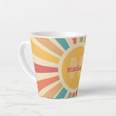 名前をカスタムする&モノグラムレトロストライプズ カフェラテマグ (左アングル)