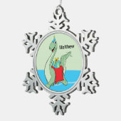 名前をカスタムする、少年、誕生日恐竜 スノーフレークピューターオーナメント (右)