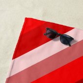 名前をカスタムする + 影で覆われる赤はパターンを平方します ビーチタオル (インサイチュ)