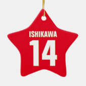 名前をカスタムする、数値、色。スポーツファン(赤) セラミックオーナメント (裏面)