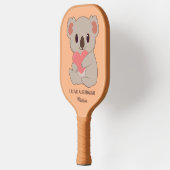 名前をカスタムする、文字&カラーラブコアラ ピックルボールラケット (左)