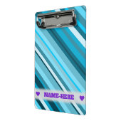 名前をカスタムする;海-インスパイア青/ティール（緑がかった色）/水ストライプ色の ミニクリップボード (アングル2)