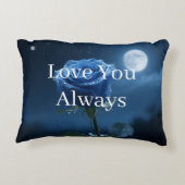 名前をカスタムする&特別な年ロマンティックブルーバラ アクセントクッション (裏面)