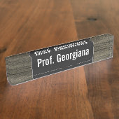 名前をカスタムする + 素朴でフェイクな木製の一見パターン デスクネームプレート (側面)