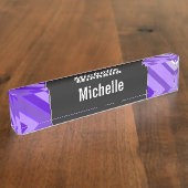 名前をカスタムする + 紫色および白い縞模様 デスクネームプレート (側面)