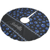 名前をカスタムする、青グリッター犬の足 ブラッシュドポリエステルツリースカート (アングル)