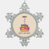 名前をカスタムする、1歳の誕生日、甘いピンクケーキ スノーフレークピューターオーナメント (正面)