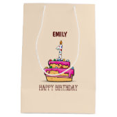 名前をカスタムする、1歳の誕生日、甘いピンクケーキ ミディアムペーパーバッグ (裏面)