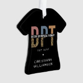 名前をカスタムするDPTドクターオブフィジカルセラピーチータ オーナメント (正面)