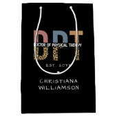 名前をカスタムするDPTドクターオブフィジカルセラピーチータ ミディアムペーパーバッグ (正面)