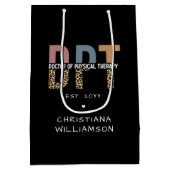 名前をカスタムするDPTドクターオブフィジカルセラピーチータ ミディアムペーパーバッグ (裏面)