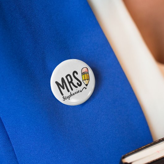 名前をカスタムするlキュートペンシルタイポグラフィ先生 缶バッジ