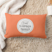 名前をカスタムするMonogrammed.Peachesのオレンジ及び白 ランバークッション (ブランケット)