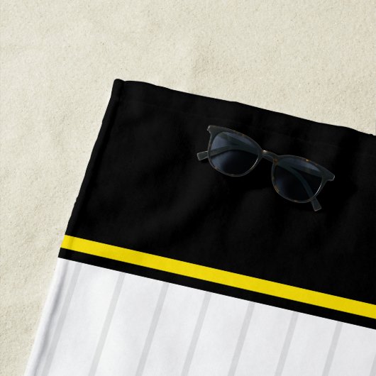 名前をパーソナライズされた追加ソフトボール選手の多様性チーム ビーチタオル (インサイチュ)