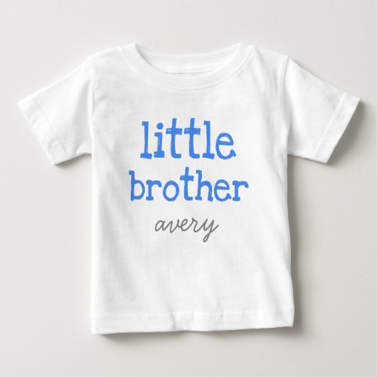 名前をパーソナライズされた追加Blue文字Little Brother ベビーTシャツ (正面)