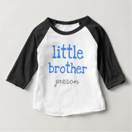 名前をパーソナライズされた追加Blue文字Little Brother ベビーTシャツ