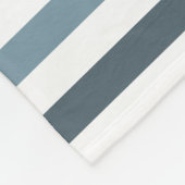 名前を付けた上品な大ストライプのきなライトブルーのパターン フリースブランケット (角)