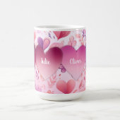 名前を持つパターン上の修正されたファミリハート コーヒーマグカップ (中央)